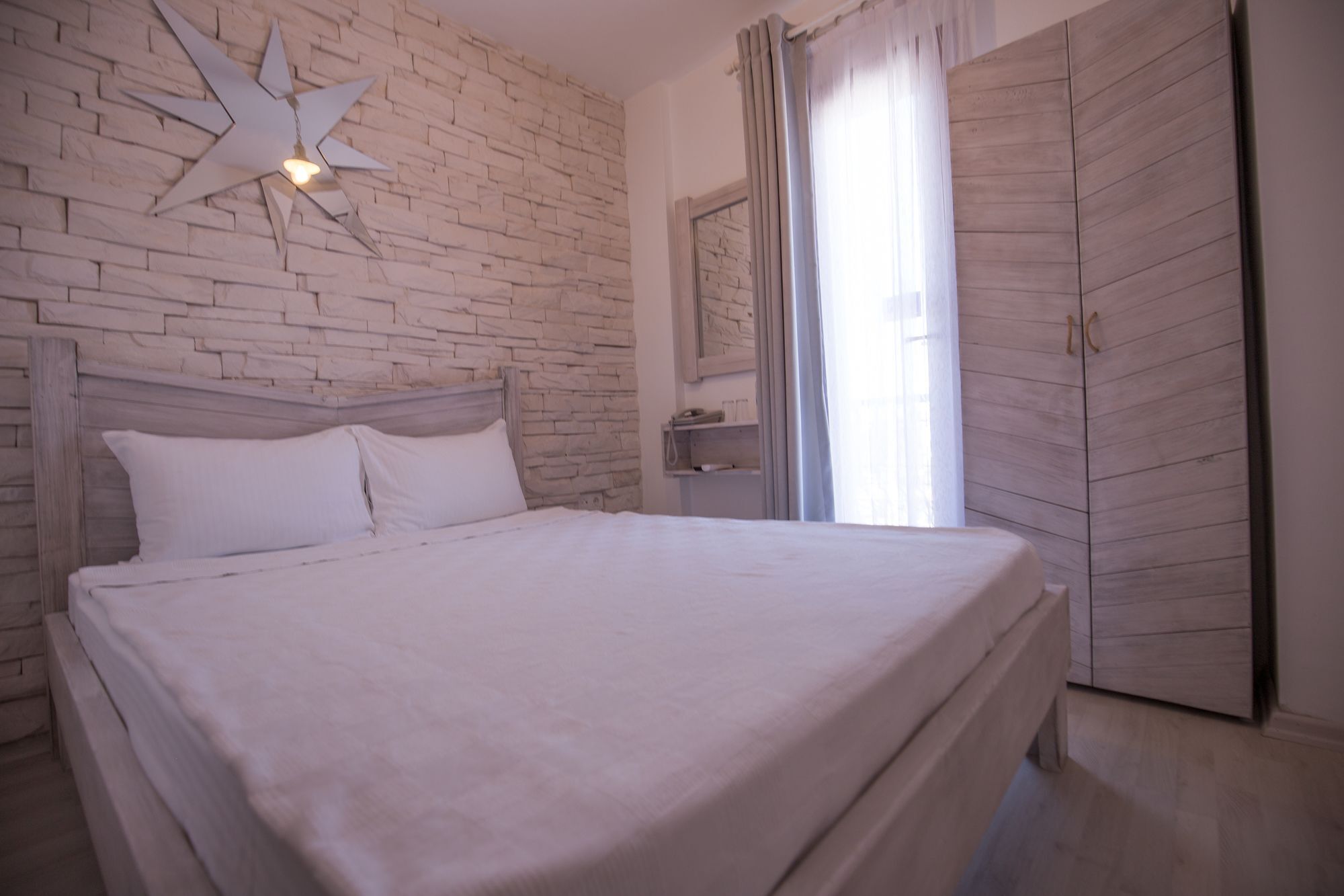 Menendi Otel โฟชา ภายนอก รูปภาพ